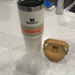 30oz Cream Stanley water bottle.